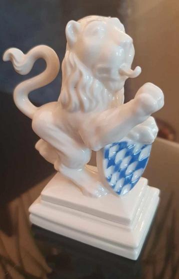 Antieke Bayerischer Wappen Löwe beeld.

 beschikbaar voor biedingen