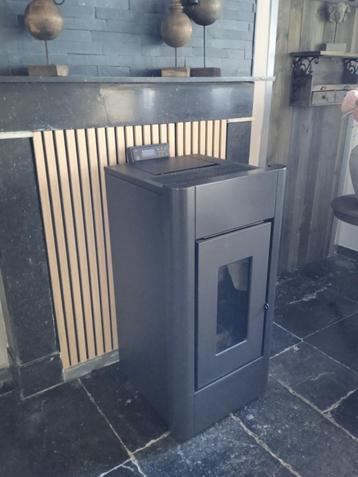 poele à pellets 7KW noir avec commande à distance beschikbaar voor biedingen