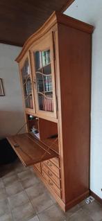 Kast stevig en massief, Ophalen, Zo goed als nieuw
