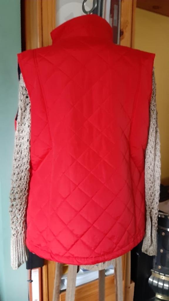 Mooie bodywarmer Small perfecte staat rood, Kleding | Dames, Bodywarmers, Zo goed als nieuw, Maat 36 (S), Rood, Ophalen of Verzenden