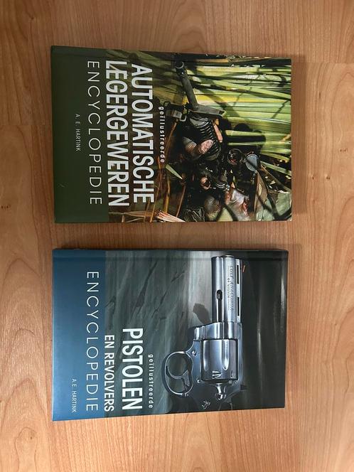 Geillustreerde pistolen en revolvers encyclopedie, Boeken, Overige Boeken, Ophalen of Verzenden