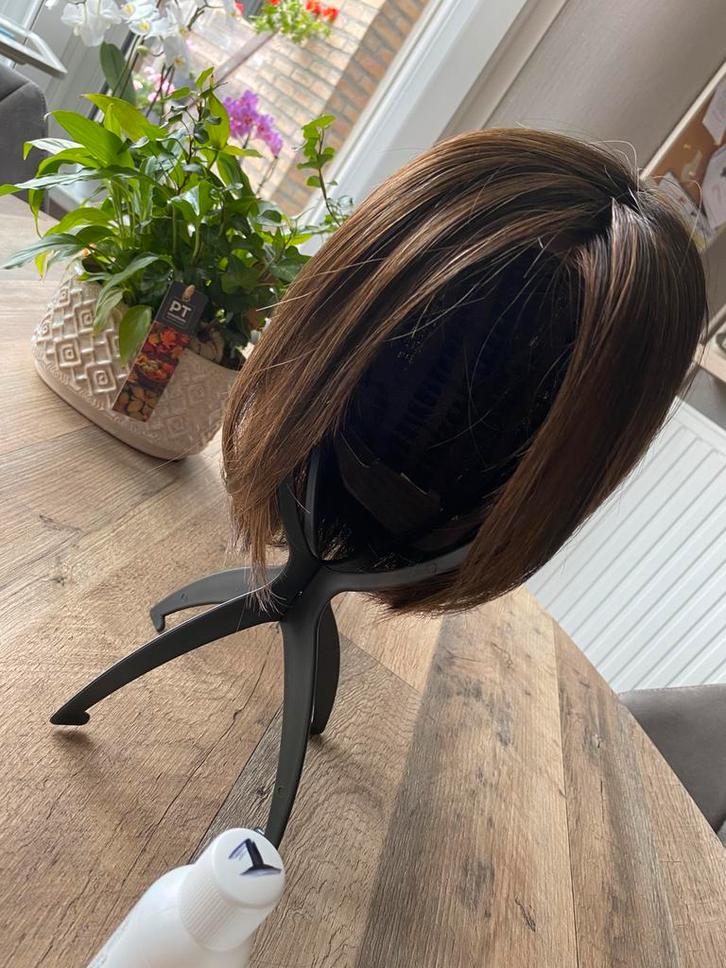 Pruik - korte bob, Handtassen en Accessoires, Uiterlijk | Haarverzorging, Zo goed als nieuw, Ophalen