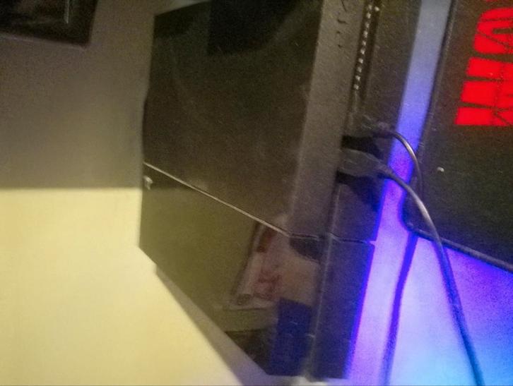 PS4 werkt maar maakt geluid, Games en Spelcomputers, Spelcomputers | Sony PlayStation 4, Gebruikt, Original, 500 GB, Met 1 controller