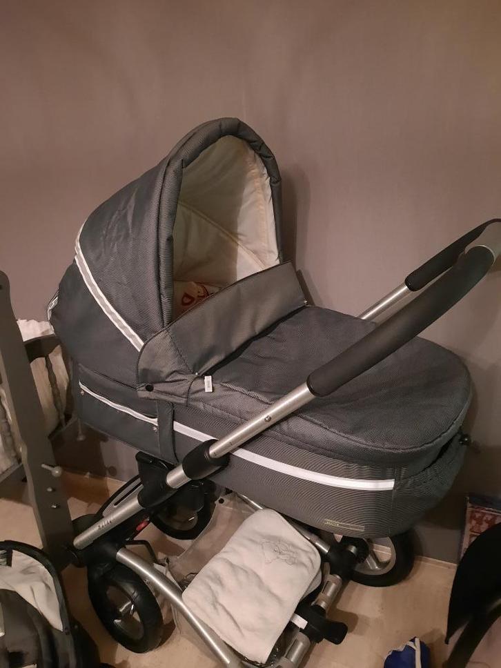 kinderwagen, Kinderen en Baby's, Kinderwagens en Combinaties, Zo goed als nieuw, Kinderwagen, Mutsy, Luchtbanden, Met reiswieg