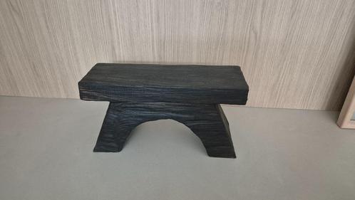 Handgemaakt bankje uit 1 stuk massief hout, Antiek en Kunst, Antiek | Meubels | Stoelen en Sofa's, Ophalen