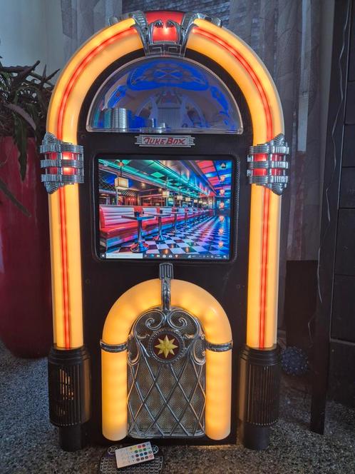 Jukebox met 15inch touchscreen wifi YouTube Spotify enzz, Verzamelen, Automaten | Jukeboxen, Zo goed als nieuw, Ophalen