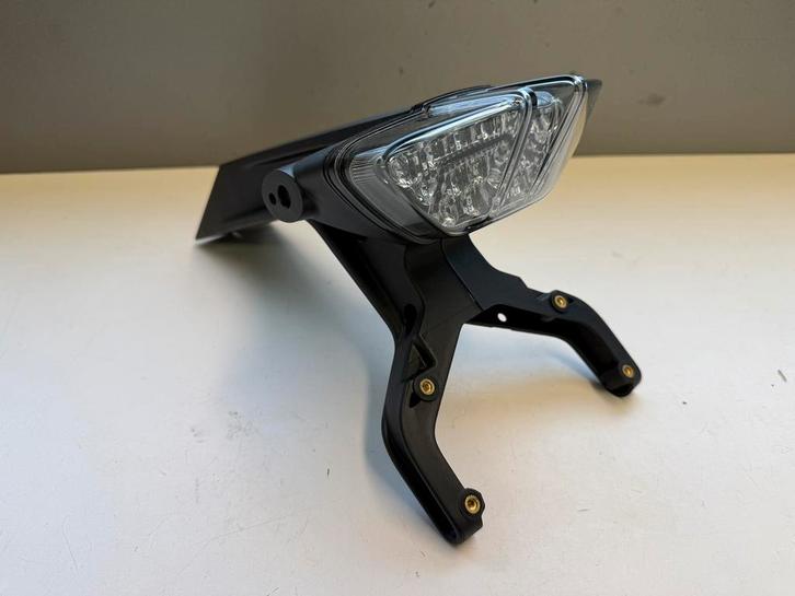 Achterlicht met nummerplaatverlichting in verwerkt Duke 790, Motoren, Accessoires | Overige, Zo goed als nieuw, Ophalen of Verzenden
