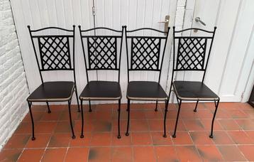 4 smeedijzeren tuinstoelen beschikbaar voor biedingen