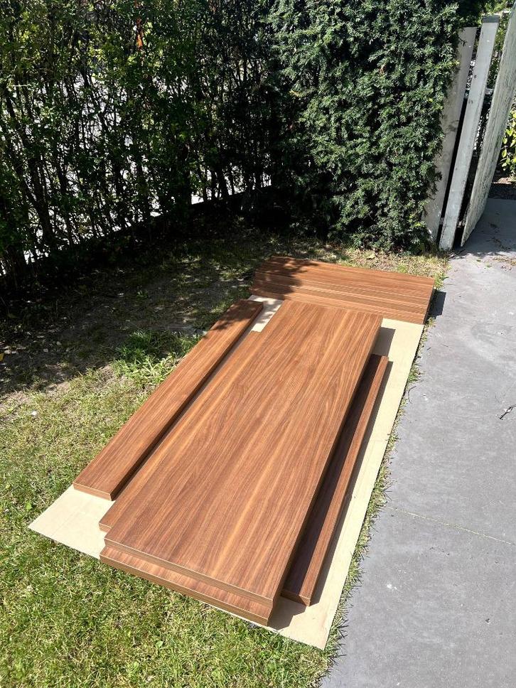Houten planken en zwarte metalen plankdragers, Doe-het-zelf en Bouw, Hout en Planken, Nieuw, Plank, Overige houtsoorten, 25 tot 50 mm