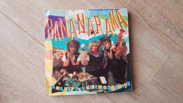 7" Bananarama - Na na hey hey kiss him goodbye beschikbaar voor biedingen