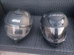 2 motorhelmen, Motoren, Ophalen