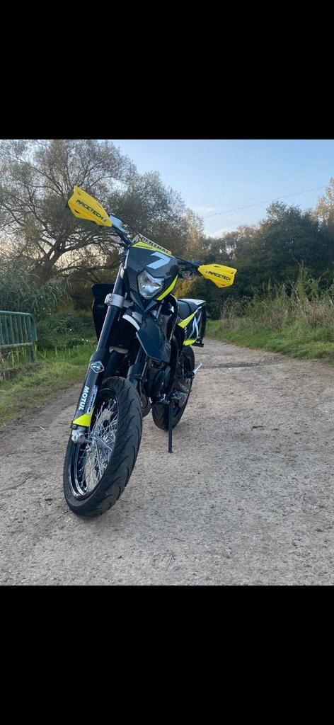 Sherco 50 cc / 2 takt SM - RS spaakwielen Derbi concurrent, Vélos & Vélomoteurs, Cyclomoteurs | Marques Autre, Comme neuf, Classe B (45 km/h)