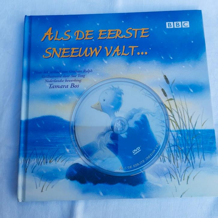 BOEK en DVD  "ALS DE EERSTE SNEEUW VALT"  *NIEUW*, Boeken, Kinderboeken | Baby's en Peuters, Nieuw, 3 tot 4 jaar, Ophalen