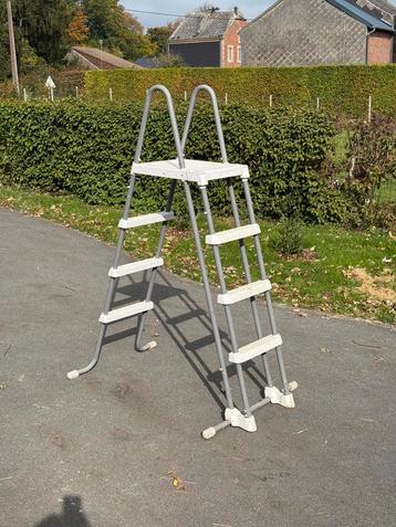 Echelle Piscine 1m22 Bestway Intex beschikbaar voor biedingen