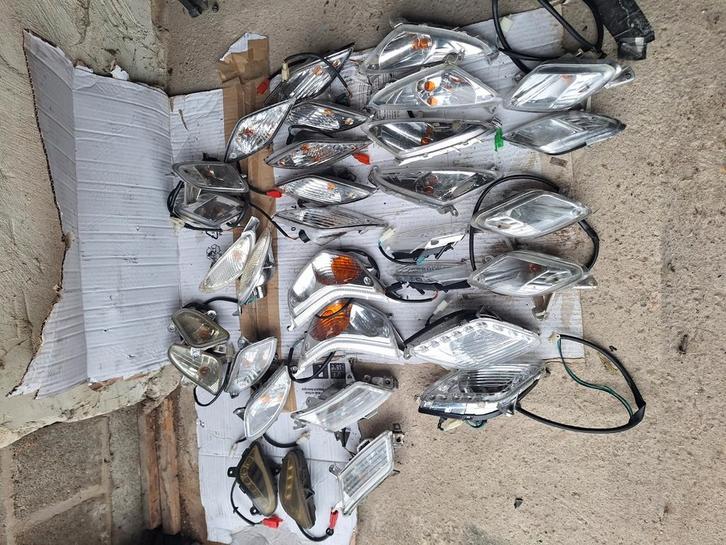 Clignotants et clignotants divers 50cc pour scooter SYM Kymc, Vélos & Vélomoteurs, Pièces de cyclomoteur | Général, Comme neuf