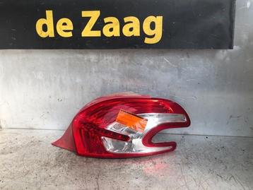 Achterlicht rechts van een Peugeot 208 beschikbaar voor biedingen
