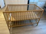 Babybed met nieuwe matras, Kinderen en Baby's, Babywiegjes en Ledikanten, Ophalen, Zo goed als nieuw