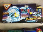 Monster Jam - Monster Wasstraat met Megalodon Truck - Schaal, Ophalen, Nieuw