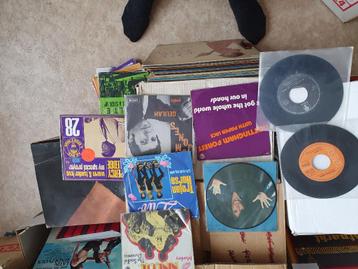 Vinyl oude singles beschikbaar voor biedingen