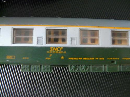 LIMA SNCF  personenrijtuig  en personenrijtuig/bagagewagen, Hobby en Vrije tijd, Modeltreinen | H0, Zo goed als nieuw, Wagon, Gelijkstroom