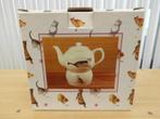 Theepot (met afbeelding van een poes) met warmhoudonderstel,, Ophalen, Nieuw, Overige materialen, Overige typen