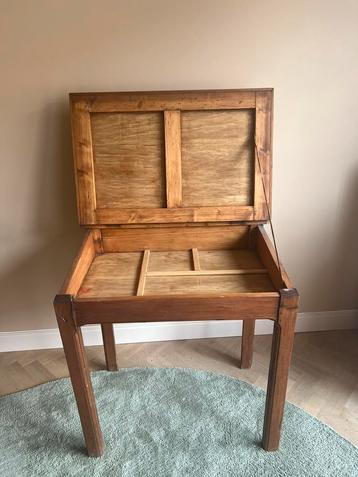 Vintage tekentafel / schrijftafel met opbergruimte beschikbaar voor biedingen