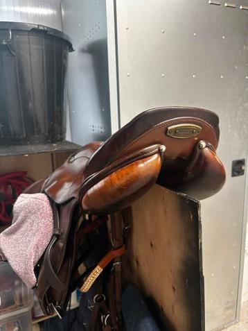 KOOPJE !! Stubben genisis springzadel 17,5 inch beschikbaar voor biedingen