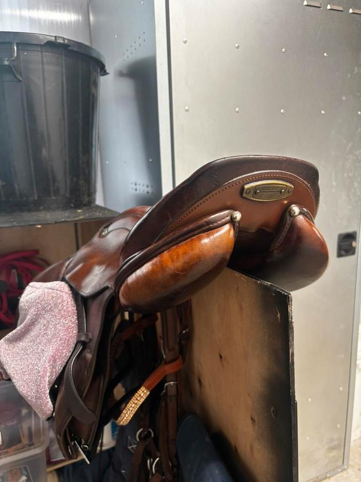 KOOPJE !! Stubben genisis springzadel 17,5 inch, Dieren en Toebehoren, Paarden en Pony's | Zadels, Zo goed als nieuw, Ophalen of Verzenden