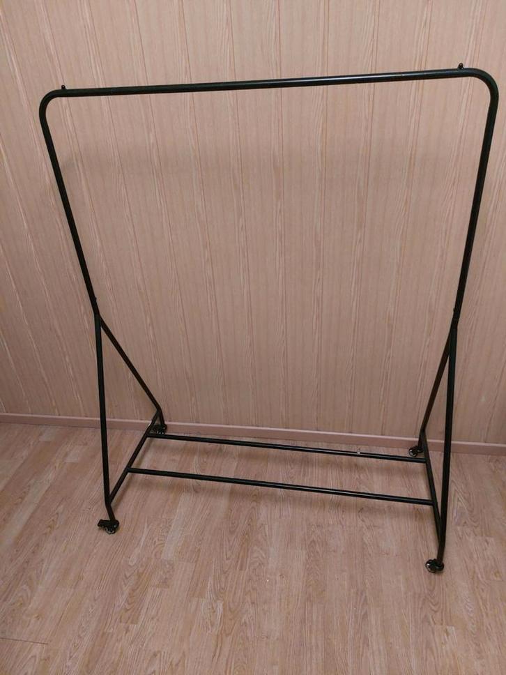 À VENDRE TRINGLE À VÊTEMENTS EN MÉTAL NOIR, Kleding | Dames, Kledingrekken, Ophalen