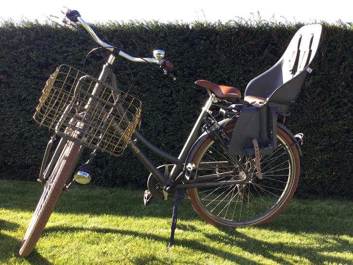 Fietstoel - Urban Iki - gratis kinderhelm, Fietsen en Brommers, Fietsaccessoires | Fietsstoeltjes, Zo goed als nieuw, Achterzitje