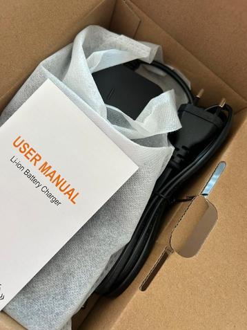 Chargeur neuf et original pour batteries Fuell Flluid beschikbaar voor biedingen