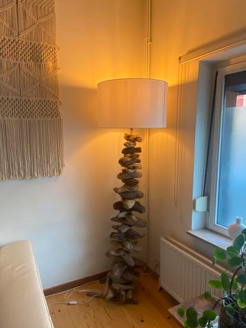 Lampadaire en bois  flotté beschikbaar voor biedingen