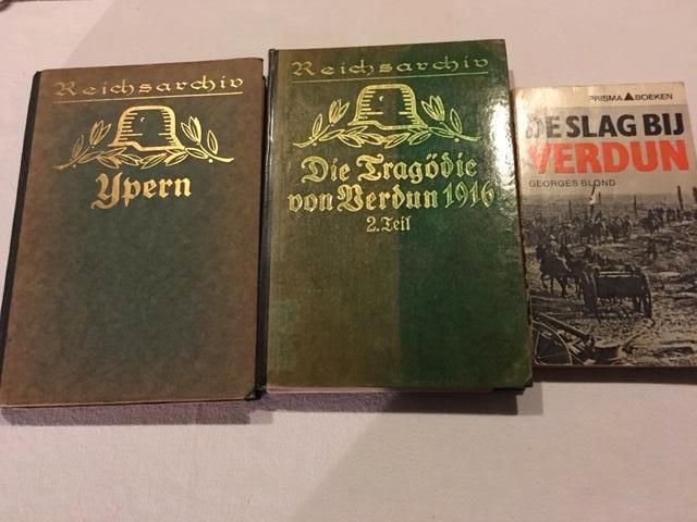 3 boeken over wereldoorlog I, Ieper en Verdun, Collections, Objets militaires | Général, Enlèvement ou Envoi