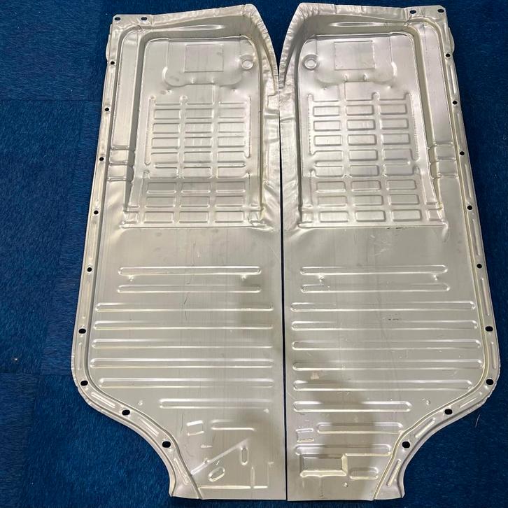VW Karmann Ghia bodemplaatset links en rechts, 1968 en ouder, Auto diversen, Auto-accessoires, Nieuw, Ophalen of Verzenden