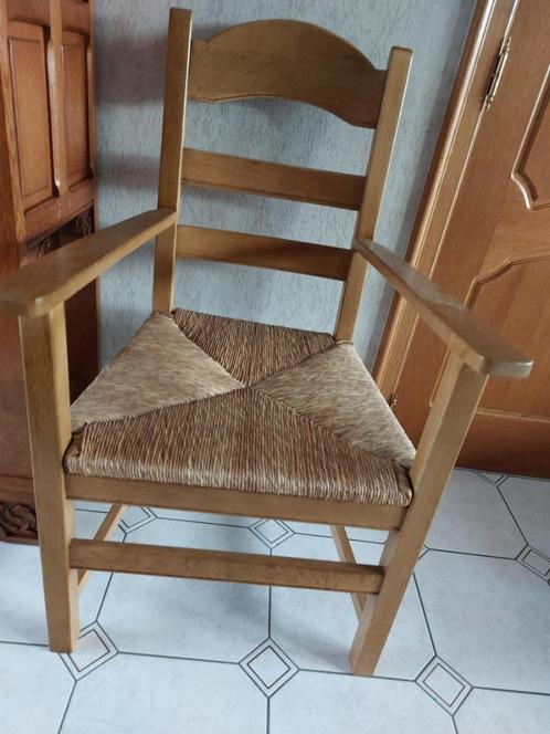 Stijlvolle houten stoel met rieten zit geen beschadigingen, Huis en Inrichting, Stoelen, Zo goed als nieuw, Eén, Hout, Riet of Rotan
