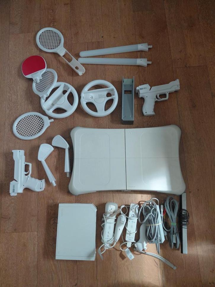 Nintendo Wii-console, Games en Spelcomputers, Spelcomputers | Nintendo Wii, Zo goed als nieuw, Met 2 controllers, Met Balance Board