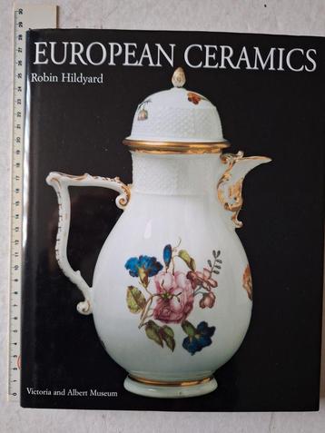 Kunstboek "European Ceramics" Victoria & Albert Museum beschikbaar voor biedingen