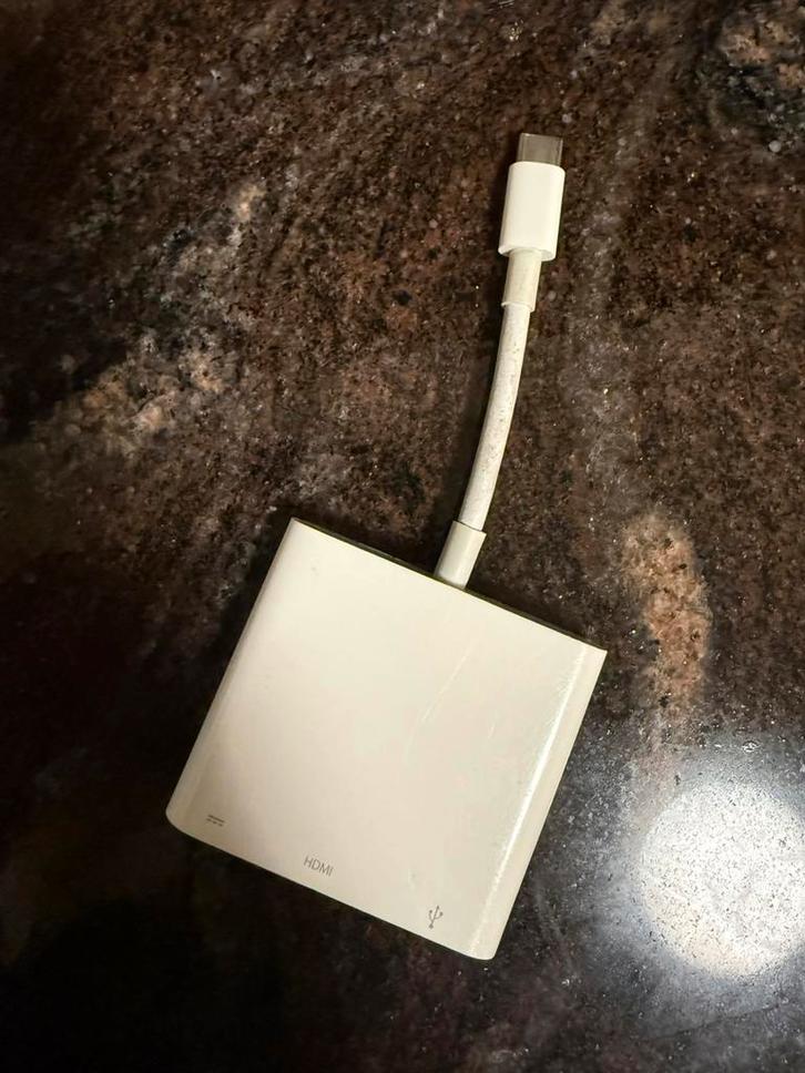Apple USB-C multi-poort adapter HDMI + USB + USB-C, Computers en Software, Pc- en Netwerkkabels, Zo goed als nieuw, Ophalen