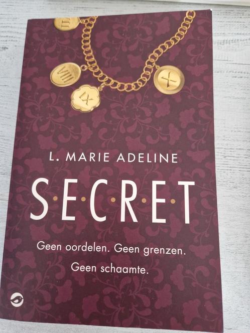 L. Marie Adeline - S.E.C.R.E.T., Boeken, Literatuur, Zo goed als nieuw, Ophalen of Verzenden