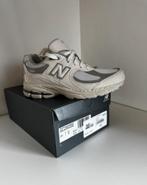 New Balance 2002R beige, Ophalen of Verzenden, Zo goed als nieuw