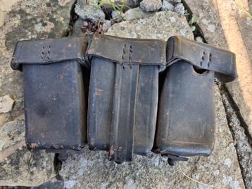 Oude cartridgehouder uit de Tweede Wereldoorlog beschikbaar voor biedingen