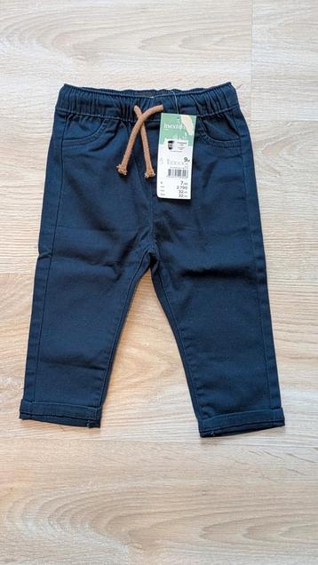 Pantalon 9 mois beschikbaar voor biedingen