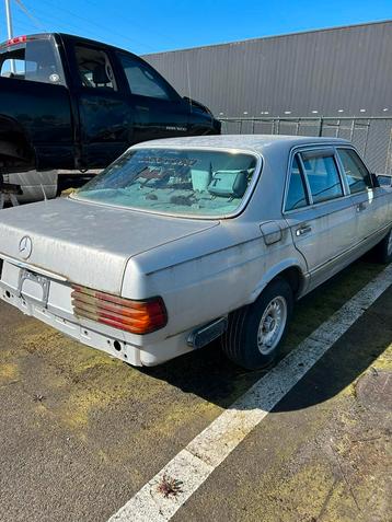 Bon cabinet Mercedes Sel avec papa, ancien 