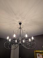 Landelijke kroonluster met 8 lichtpunten en gouden details, Huis en Inrichting, Lampen | Kroonluchters, Ophalen