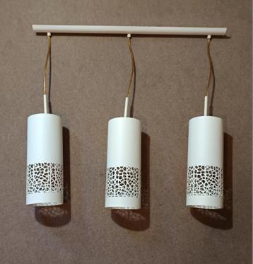 Suspension Eglo 3 lampes disponible aux enchères