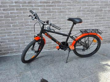 Kinderfiets B'twin 500.  20 inch in heel goeie staat.  beschikbaar voor biedingen