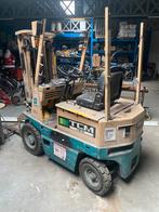 Heftruck ter reparatie met batterijlader, Ophalen, Heftruck