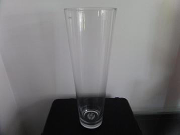 Vase en verre beschikbaar voor biedingen