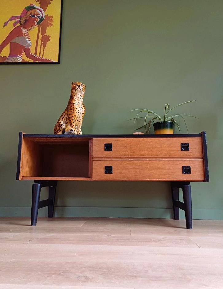 Armoire dressoir lowboard vintage, Maison & Meubles, Armoires | Dressoirs, Enlèvement