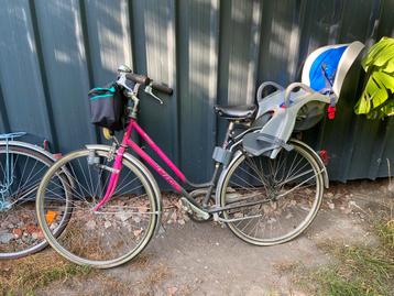 Damesfiets shrapnell met kinderstoeltje beschikbaar voor biedingen